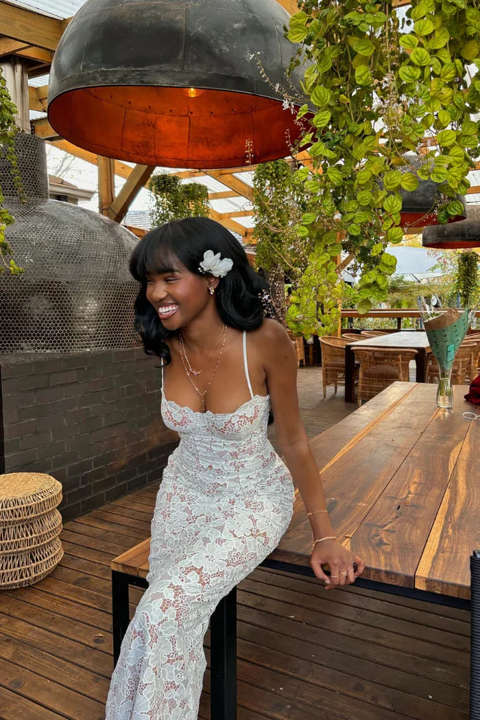 Laira | Robe Longue En Dentelle À Décolleté Cœur Et Coupe Ajustée