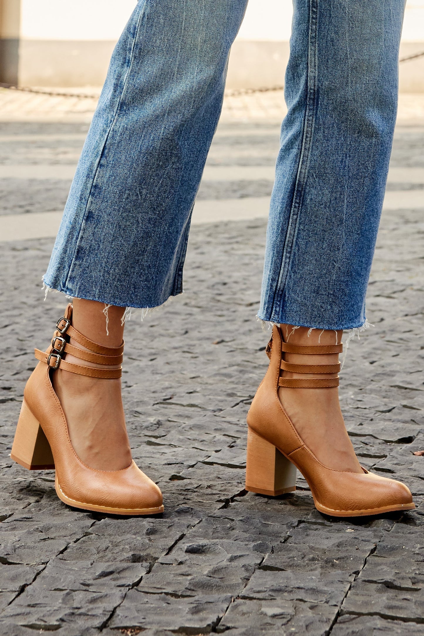 Criselda | Sandales Minimalistes À Talon Bloc Et Bride Cheville