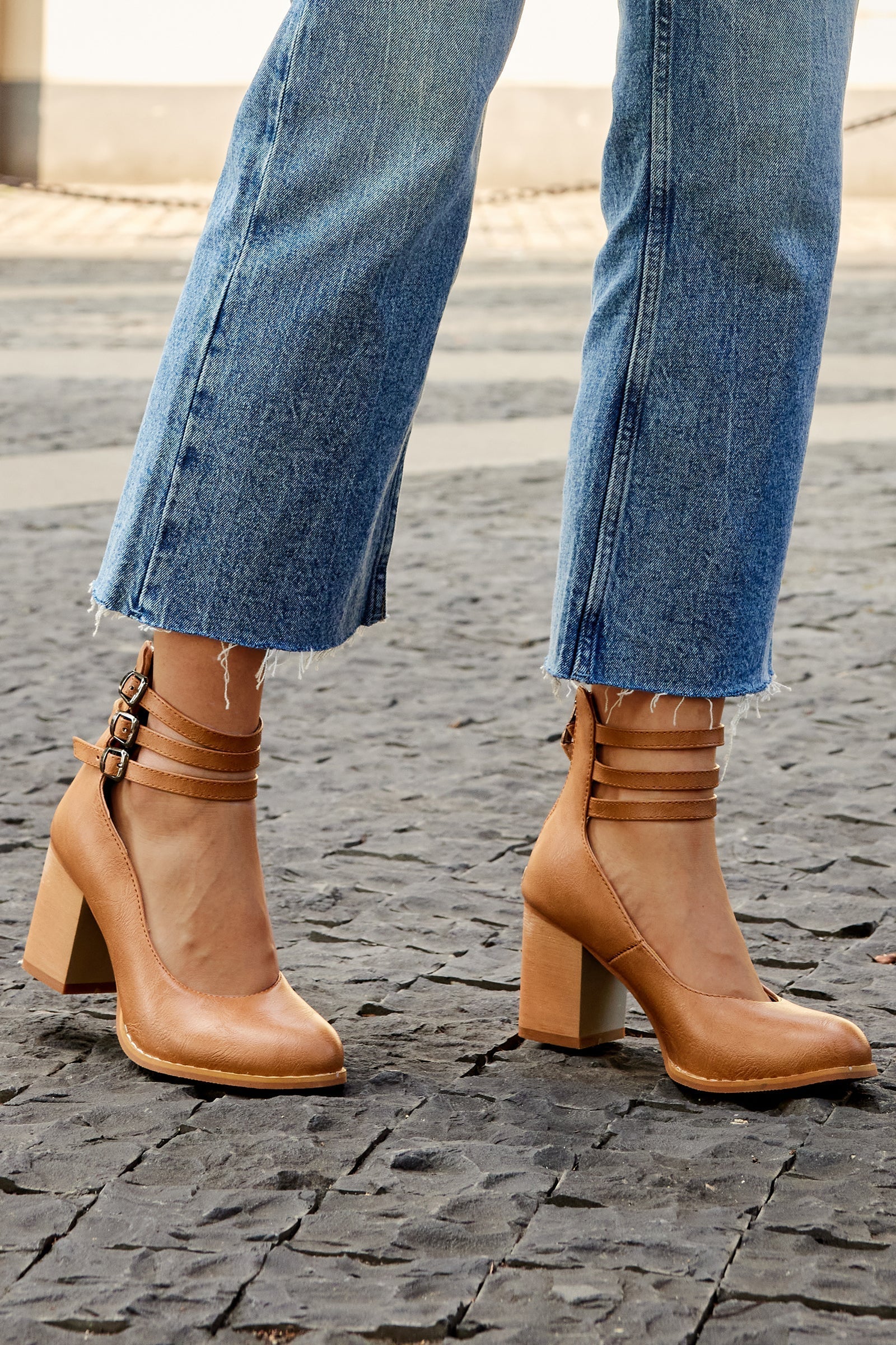 Criselda | Sandales Minimalistes À Talon Bloc Et Bride Cheville