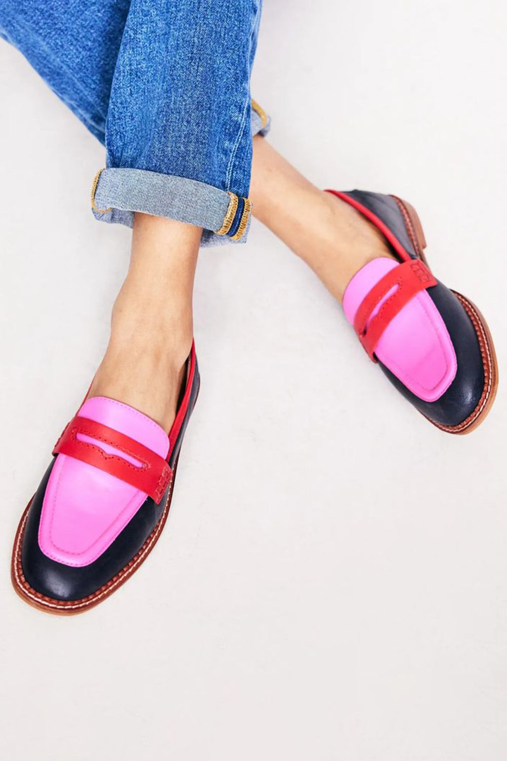 Junessa | Mocassins Noirs Élégants Avec Accent Coloré