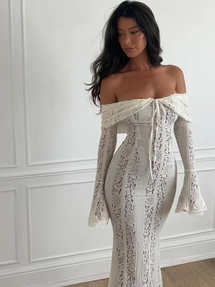 Lesley | Robe Longue En Dentelle À Épaules Dénudées Et Manches Évasées