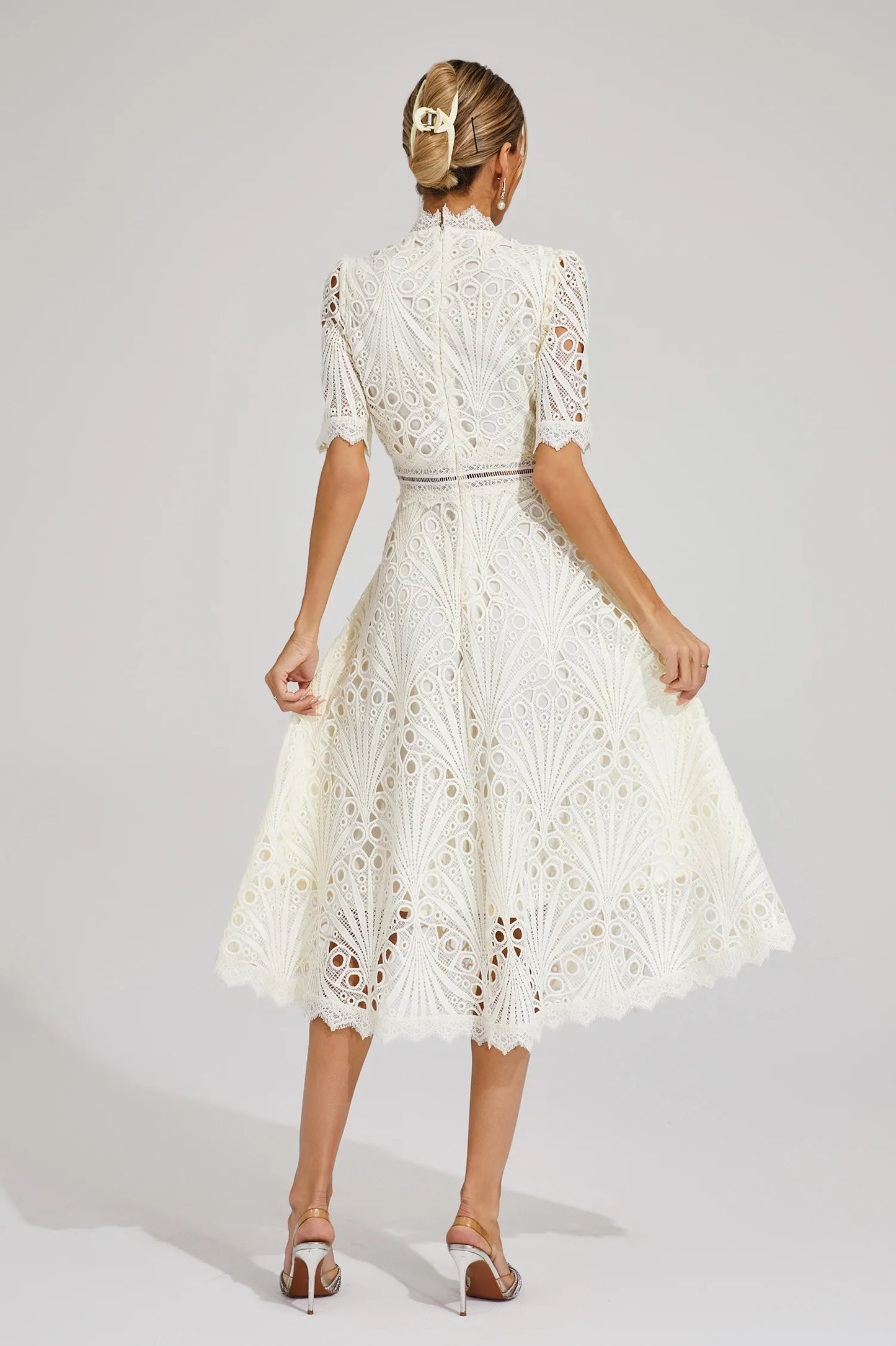 Jelly | Robe Midi En Dentelle Avec Encolure Élégante Et Coupe Raffinée