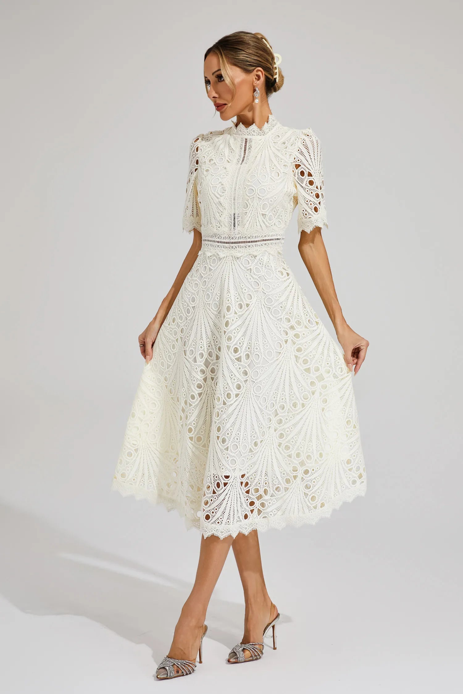 Jelly | Robe Midi En Dentelle Avec Encolure Élégante Et Coupe Raffinée
