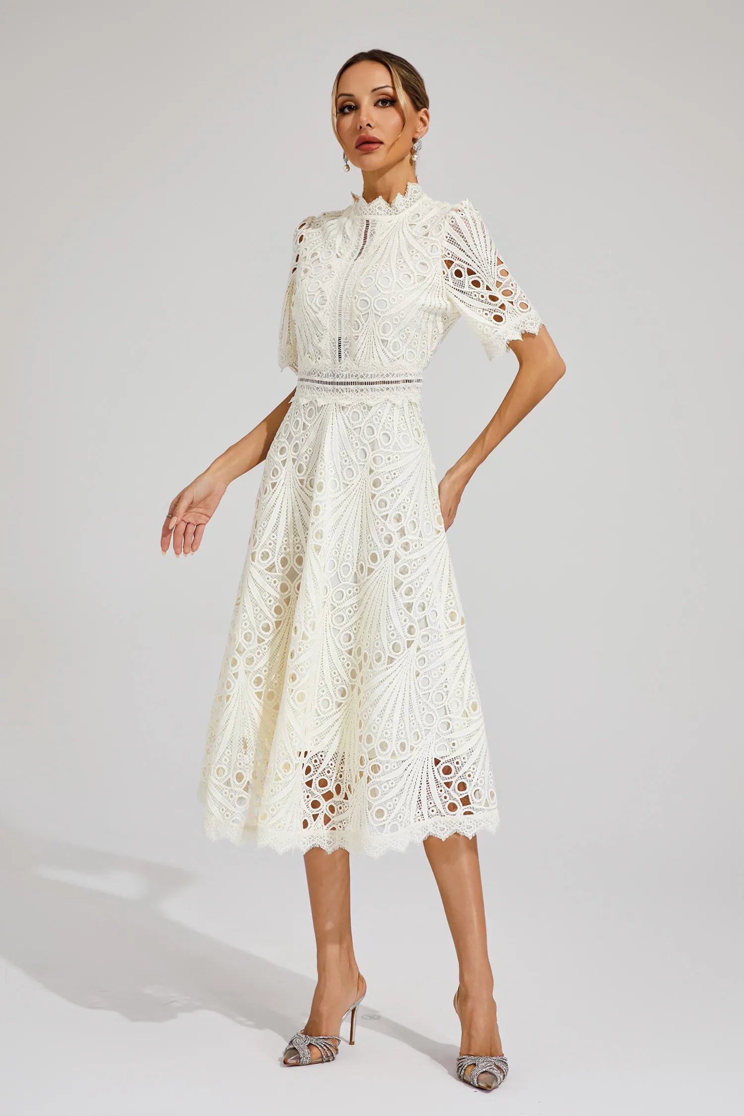 Jelly | Robe Midi En Dentelle Avec Encolure Élégante Et Coupe Raffinée