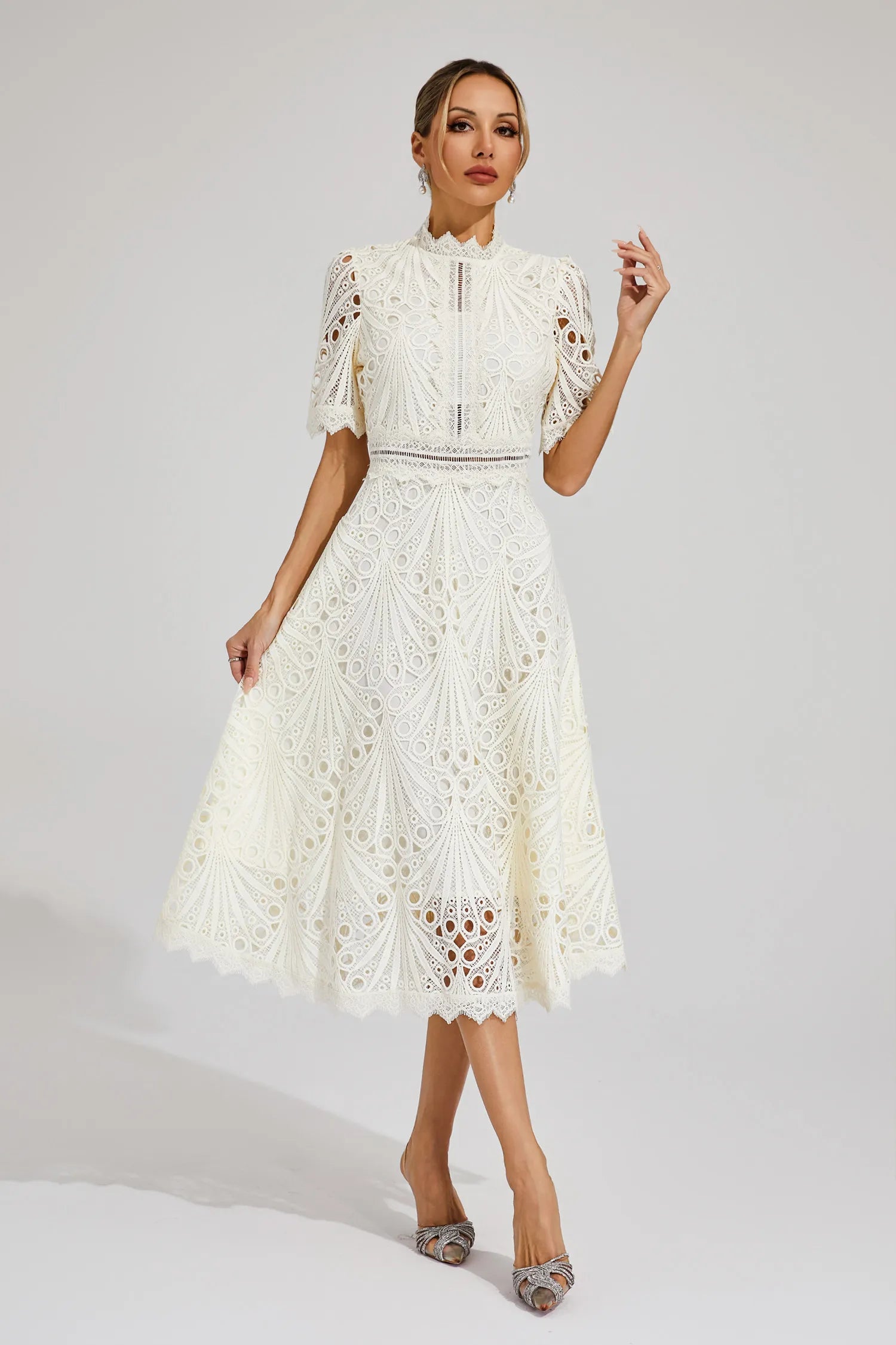 Jelly | Robe Midi En Dentelle Avec Encolure Élégante Et Coupe Raffinée