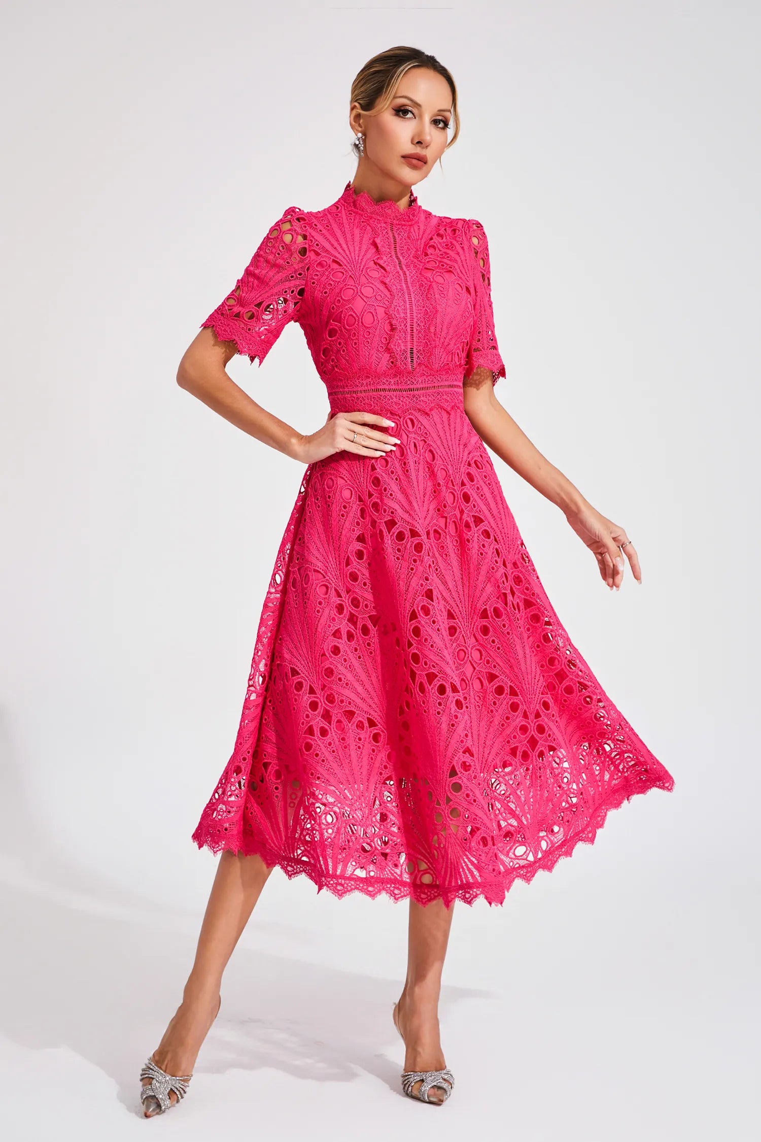 Jelly | Robe Midi En Dentelle Avec Encolure Élégante Et Coupe Raffinée