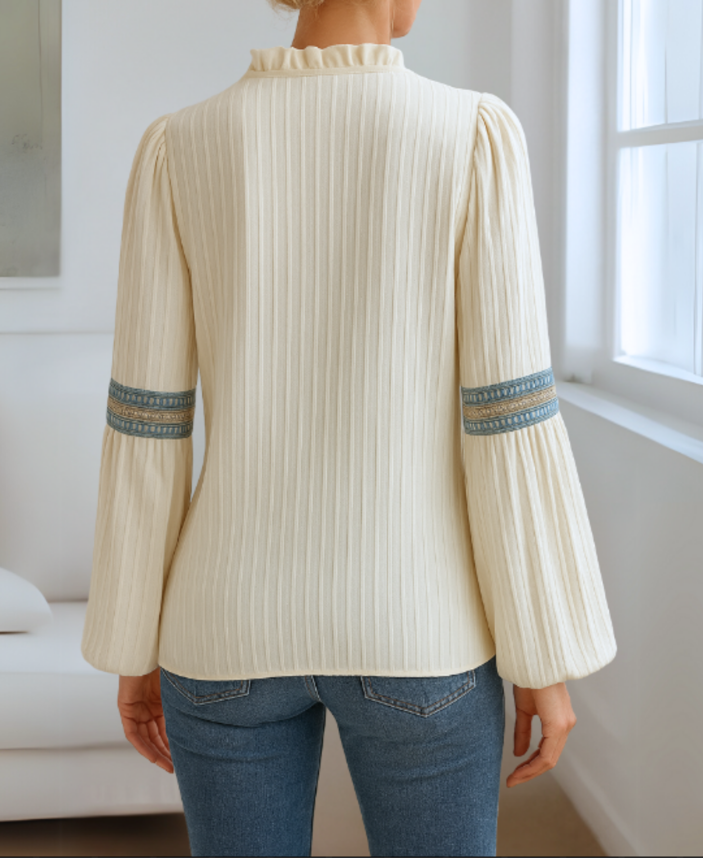 Vintage | Blouse Col En V Brodée Et Légère