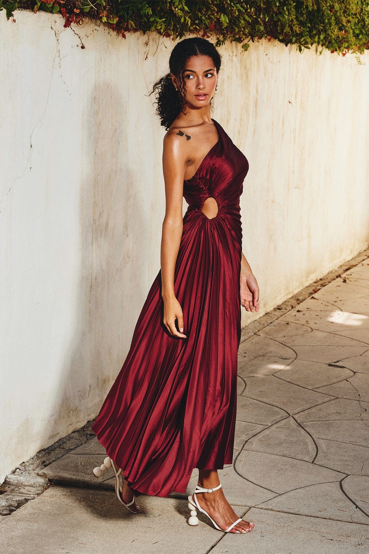 Zarelia | Robe Midi Plissée Asymétrique