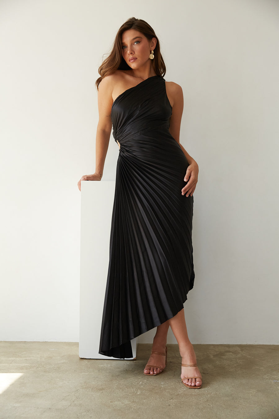 Zarelia | Robe Midi Plissée Asymétrique