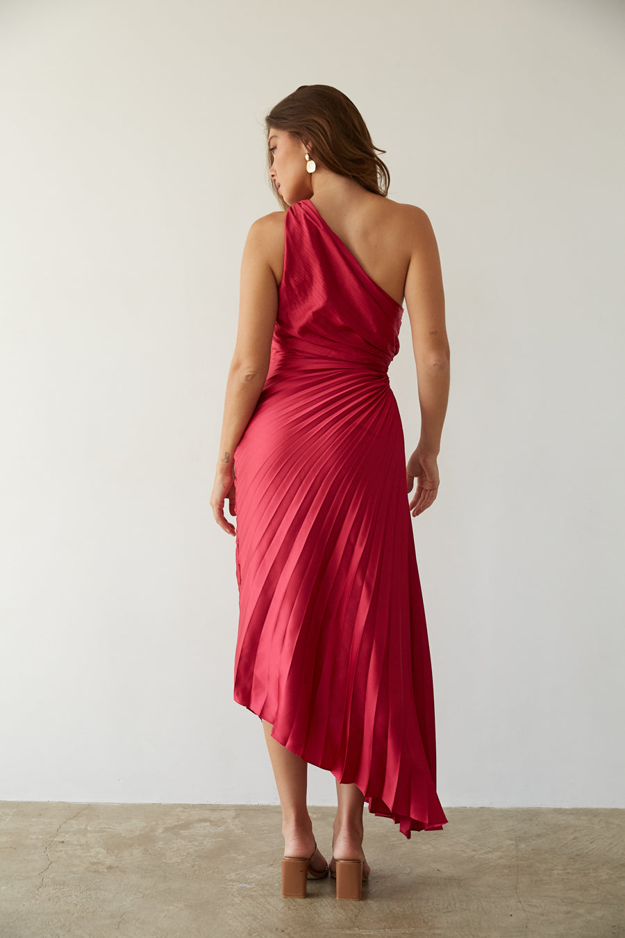 Zarelia | Robe Midi Plissée Asymétrique