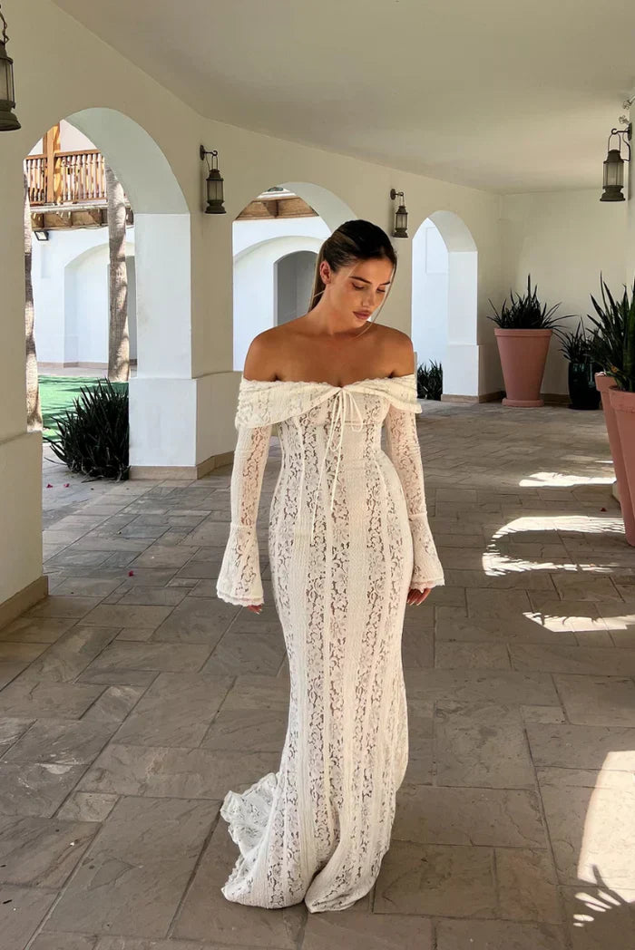 Lesley | Robe Longue En Dentelle À Épaules Dénudées Et Manches Évasées