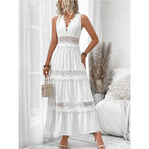 Giana | Robe Élégante À Col V Et Détails En Dentelle