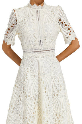 Jelly | Robe Midi En Dentelle Avec Encolure Élégante Et Coupe Raffinée