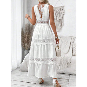 Giana | Robe Élégante À Col V Et Détails En Dentelle
