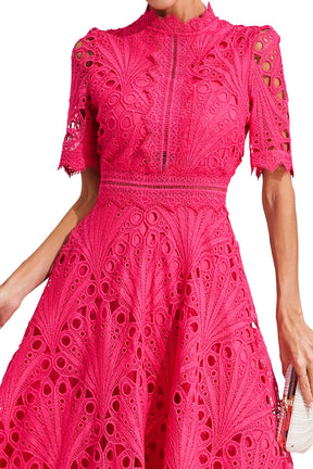 Jelly | Robe Midi En Dentelle Avec Encolure Élégante Et Coupe Raffinée
